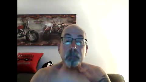 me at home online show from April 25, 2026, 3:20 am