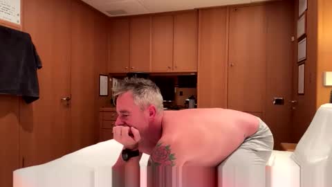 Meau Lest online show from November 6, 2025, 9:48 pm