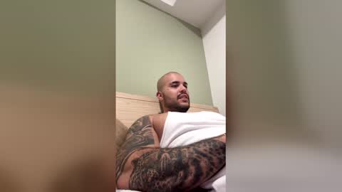 Snapshot of medellindrak chatting on February 22, 2026, 10:19 pm filippoae online show from February 22, 2026, 10:19 pm