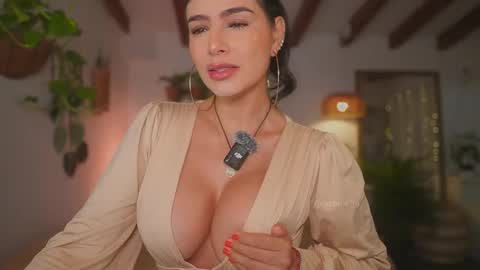 Andrea  online show from November 14, 2025, 11:53 am