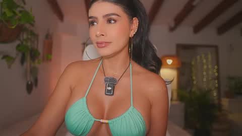 Andrea  online show from November 30, 2025, 11:36 am