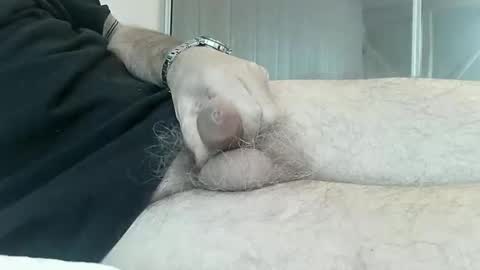 meforu21 online show from December 1, 2025, 2:33 pm