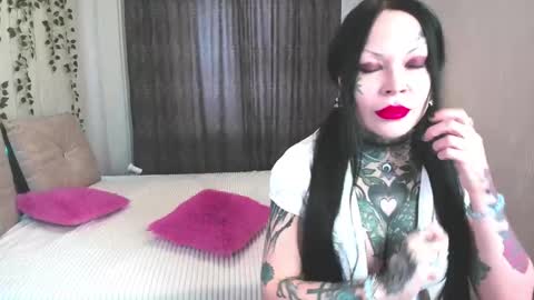 Snapshot of megan_blackmoon chatting on January 10, 2025, 7:04 am Helena Tuman online show from January 10, 2025, 7:04 am