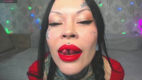 Snapshot of megan_blackmoon chatting on March 7, 2025, 9:07 am Helena Tuman online show from March 7, 2025, 9:07 am