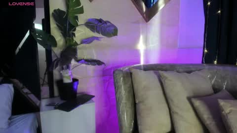 Snapshot of megan_devon chatting on May 1, 2026, 12:21 pm online show from May 1, 2026, 12:21 pm