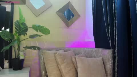 Snapshot of megan_devon chatting on May 5, 2026, 12:46 pm online show from May 5, 2026, 12:46 pm