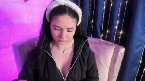 Snapshot of megan_devon chatting on May 27, 2026, 11:51 am online show from May 27, 2026, 11:51 am