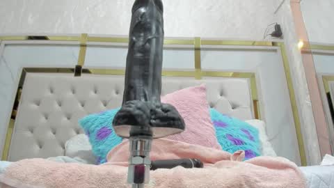 megan online show from November 10, 2025, 1:04 am