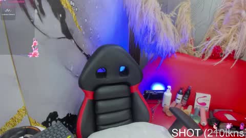 Snapshot of megann__up chatting on October 5, 2025, 9:02 pm Megan  online show from October 5, 2025, 9:02 pm