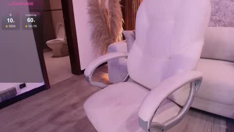 Megan  online show from November 4, 2025, 8:30 pm