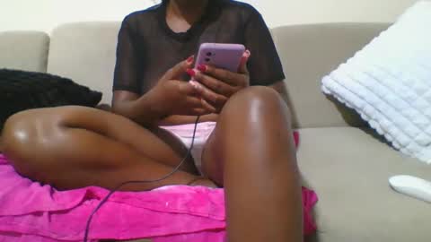 pretty online show from February 16, 2025, 7:05 pm