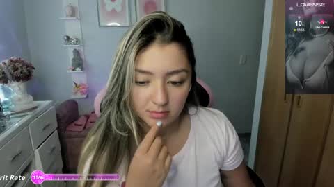 Snapshot of melaany_ chatting on April 26, 2026, 12:52 am Melaany online show from April 26, 2026, 12:52 am
