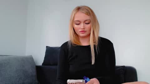 Melania online show from October 22, 2025, 12:38 pm