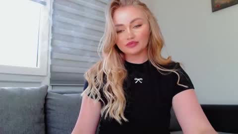 Snapshot of melani_a chatting on May 15, 2026, 10:44 am Melania online show from May 15, 2026, 10:44 am
