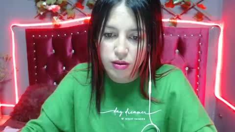 Snapshot of melani_cute01 chatting on February 5, 2025, 1:37 am melani_cute01 online show from February 5, 2025, 1:37 am