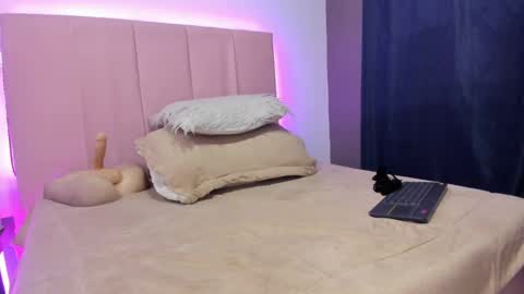 MELANI - online show from February 15, 2025, 7:39 pm