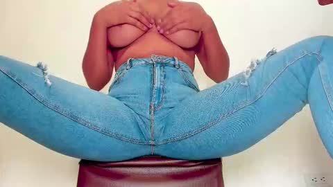 Snapshot of melania_browis chatting on March 20, 2026, 10:42 am Melania online show from March 20, 2026, 10:42 am