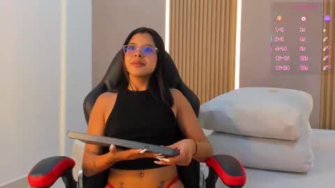 Melanie Bonelli online show from October 9, 2025, 7:45 pm