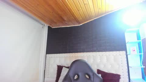 Snapshot of melanie_hh chatting on February 25, 2025, 7:20 am Melanie  online show from February 25, 2025, 7:20 am