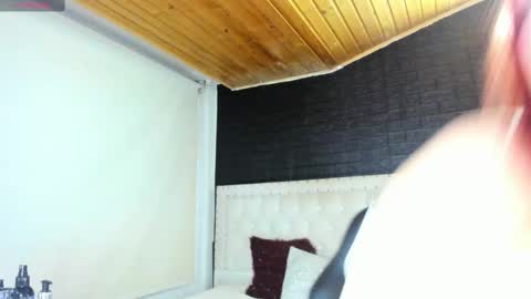 Snapshot of melanie_hh chatting on March 4, 2025, 4:06 am Melanie  online show from March 4, 2025, 4:06 am