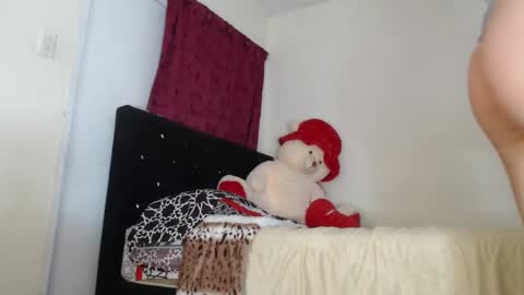 Melanie roux  online show from February 19, 2025, 7:27 pm