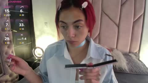 Melanie roux  online show from November 10, 2025, 12:04 pm