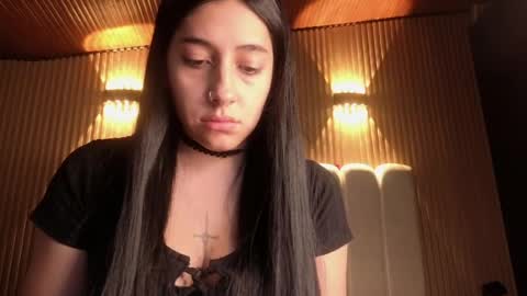 melanny_petite online show from April 9, 2026, 1:05 pm