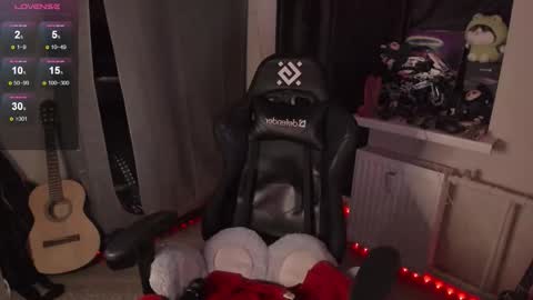 Snapshot of melante_s chatting on September 19, 2025, 1:07 am Ash online show from September 19, 2025, 1:07 am