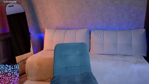 Melee Eva - Thumbs Up please  online show from April 10, 2026, 7:57 am