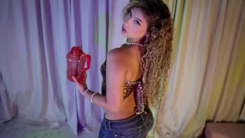 MelinaSmith  online show from May 19, 2026, 1:56 am