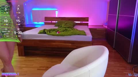 Snapshot of melinastyles chatting on January 5, 2025, 9:57 pm Melina Styles online show from January 5, 2025, 9:57 pm