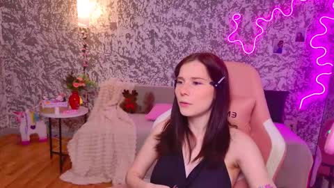 mellhyees online show from March 27, 2026, 5:12 pm