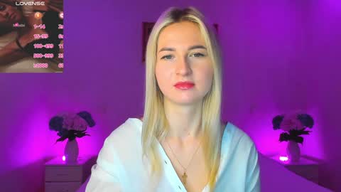 Snapshot of mellina_tey chatting on December 4, 2024, 8:18 pm Mellina online show from December 4, 2024, 8:18 pm