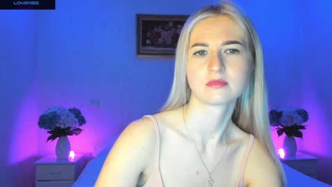 Snapshot of mellina_tey chatting on December 24, 2024, 11:22 pm Mellina online show from December 24, 2024, 11:22 pm