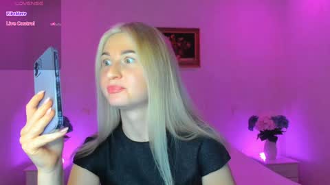 Snapshot of mellina_tey chatting on January 3, 2025, 1:38 am Mellina online show from January 3, 2025, 1:38 am