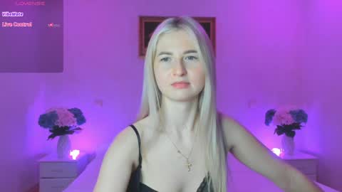 Snapshot of mellina_tey chatting on January 4, 2025, 1:31 am Mellina online show from January 4, 2025, 1:31 am