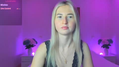 Snapshot of mellina_tey chatting on January 6, 2025, 10:05 pm Mellina online show from January 6, 2025, 10:05 pm