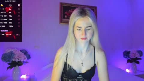 Snapshot of mellina_tey chatting on February 4, 2025, 10:02 pm Mellina online show from February 4, 2025, 10:02 pm