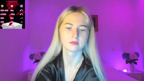 Snapshot of mellina_tey chatting on March 3, 2025, 9:05 pm Mellina online show from March 3, 2025, 9:05 pm