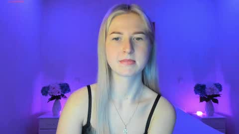 Snapshot of mellina_tey chatting on March 10, 2025, 10:02 pm Mellina online show from March 10, 2025, 10:02 pm
