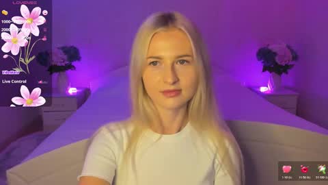 Snapshot of mellina_tey chatting on October 20, 2025, 7:03 pm Mellina online show from October 20, 2025, 7:03 pm