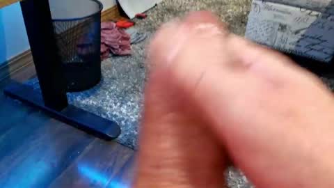 mellomike online show from May 11, 2026, 4:59 pm