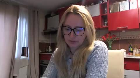 Snapshot of melly_rosey chatting on April 21, 2026, 6:52 am Melly online show from April 21, 2026, 6:52 am