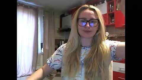 Snapshot of melly_rosey chatting on May 7, 2026, 2:55 pm Melly online show from May 7, 2026, 2:55 pm