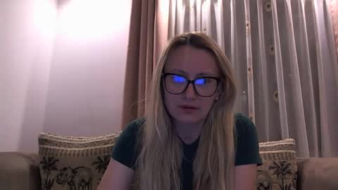 Snapshot of melly_rosey chatting on May 10, 2026, 8:36 pm Melly online show from May 10, 2026, 8:36 pm