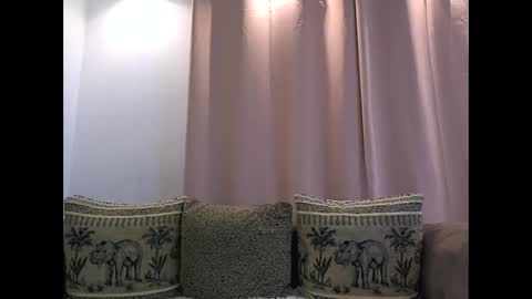 Snapshot of melly_rosey chatting on June 2, 2026, 6:15 am Melly online show from June 2, 2026, 6:15 am