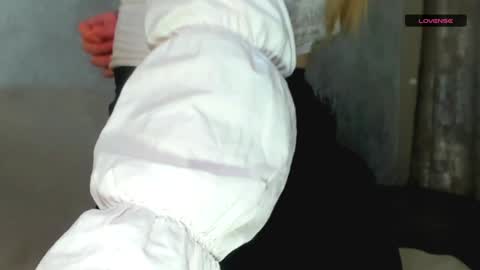 MelMooon online show from December 18, 2024, 6:35 pm