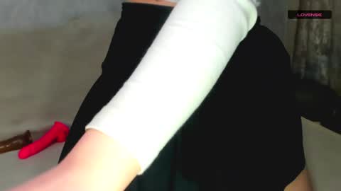 MelMooon online show from December 21, 2024, 5:29 pm