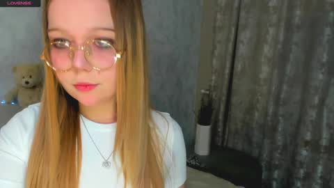 MelMooon online show from January 14, 2025, 5:23 pm