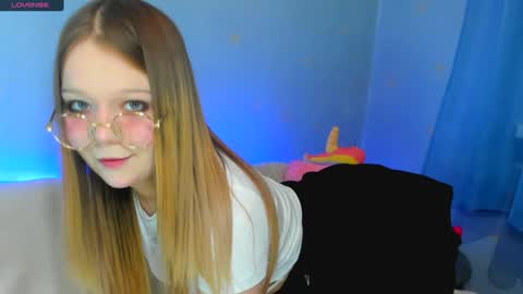 MelMooon online show from February 8, 2025, 2:49 pm